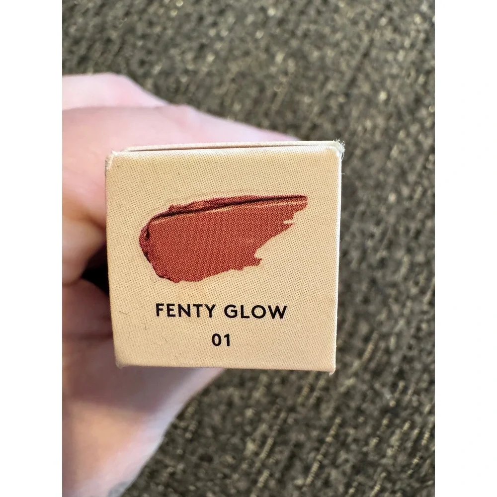 Fenty Beauty Gloss Bomb Universal Lip Luminizer Fenty Glow‎ 01